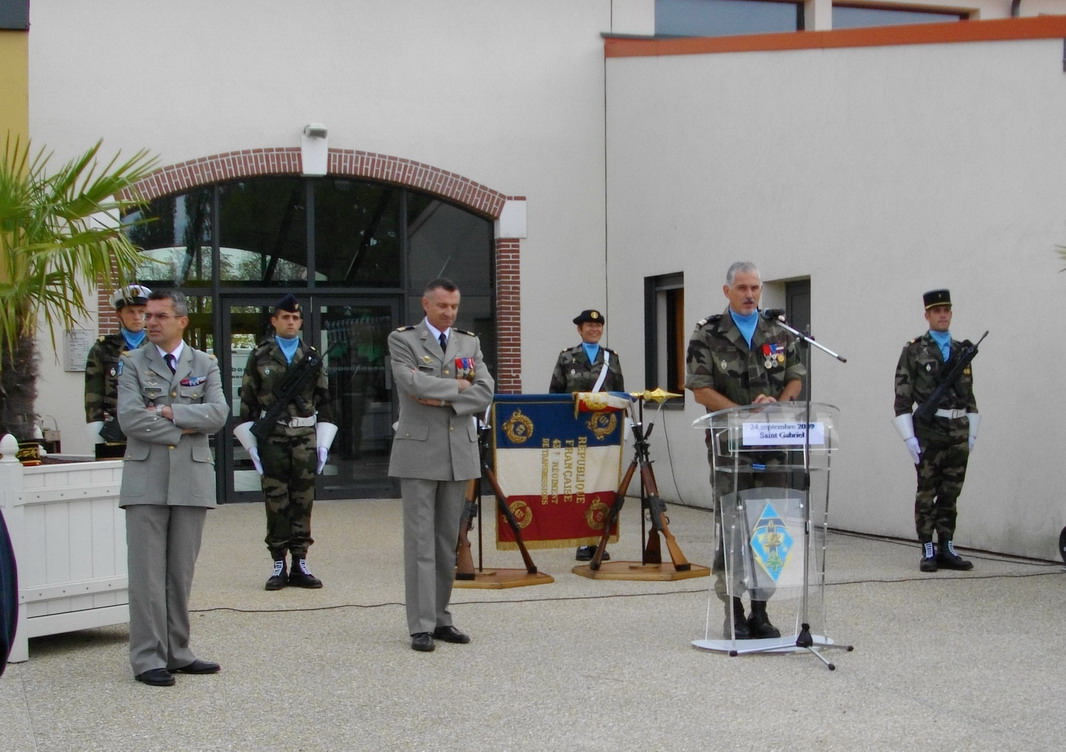 Nous sommes tr&egrave;s reconnaissants de l'accueil que nous a encore r&eacute;serv&eacute; le 43&deg; RT, et tr&egrave;s fier que cette c&eacute;r&eacute;monie ait &eacute;t&eacute; pr&eacute;sid&eacute;e par le Gal Dominique LEFEUVRE, Membre actif de notre Amicale et ancien Chef de Corps du 28&deg; RT
